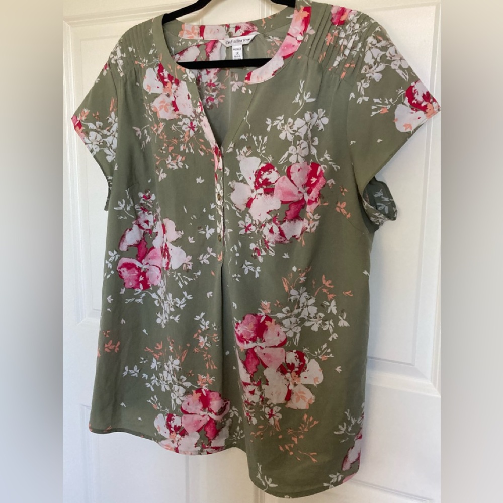 Croft & Barrow Woman Size 1X Light Sage Green & Pink Short-Sleeves Blouse!